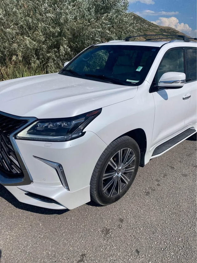 2020 Lexus LX · LX 570 Sport Utility 4D — photo 2