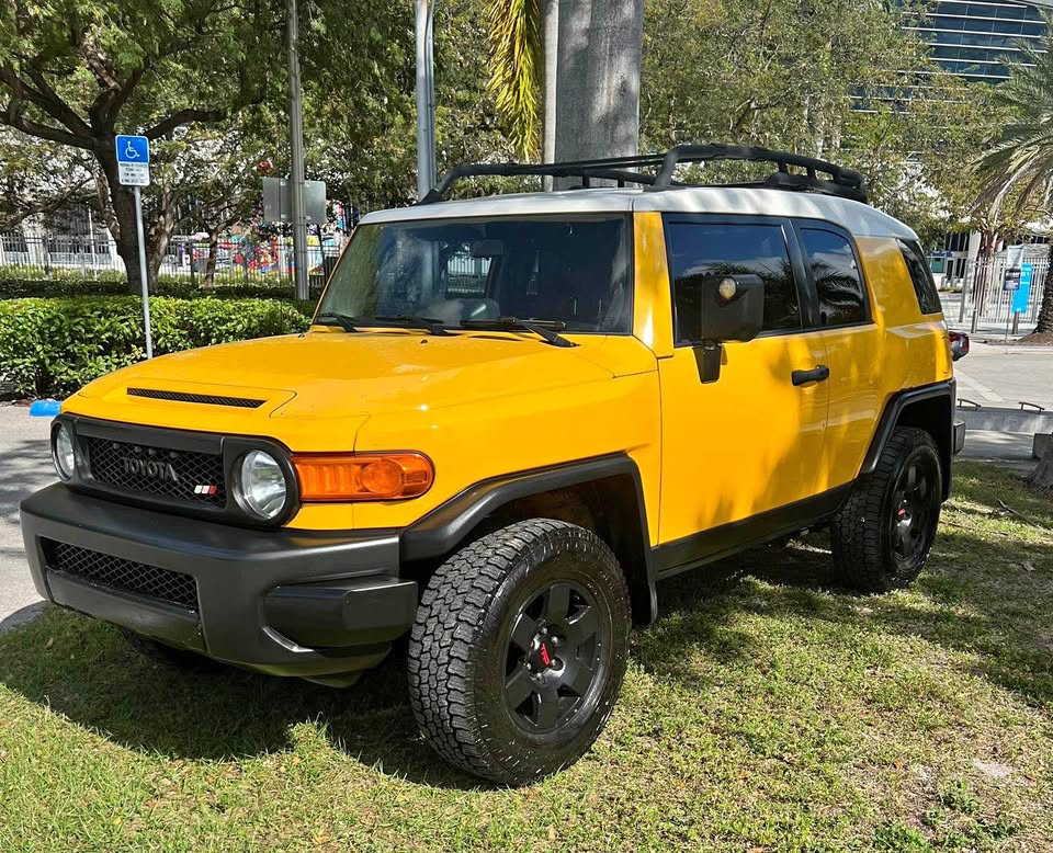 2007 Toyota FJ Cruiser · Sport Utility 2D in Miramar, FL (photo 1)
