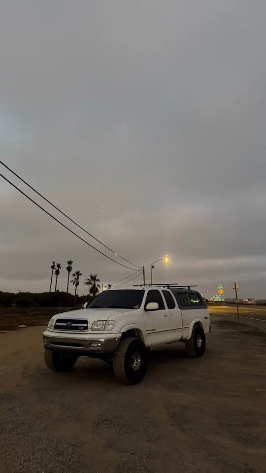 2002 Toyota Tundra Access Cab · Limited Pickup 4D 6 1/2 ft in Vista, CA (photo 4)
