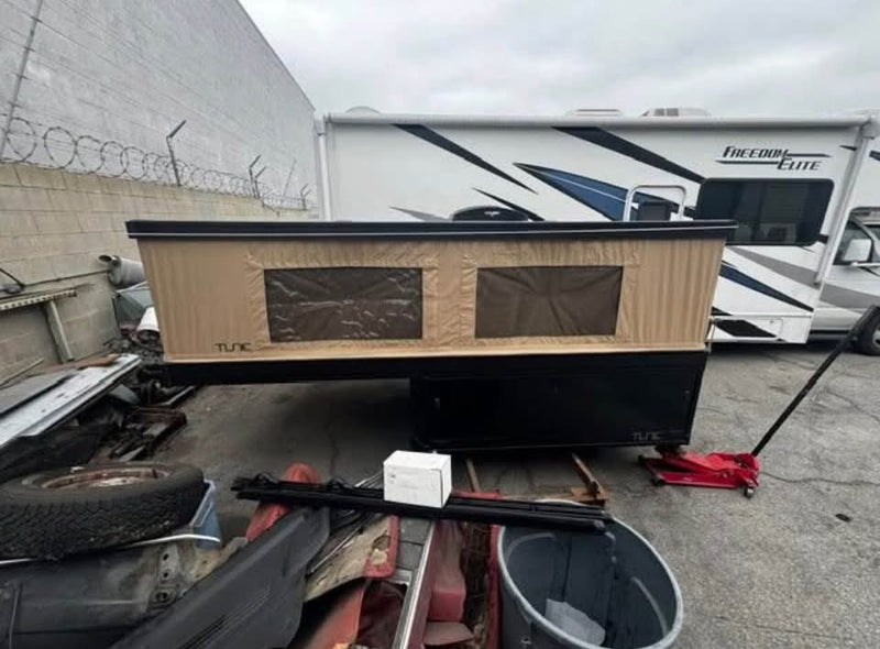 Tune Outdoor M1 Pop-Up Truck Camper w/ Integrated Solar Roof – Toyota Tacoma (photo 5) — photo 5