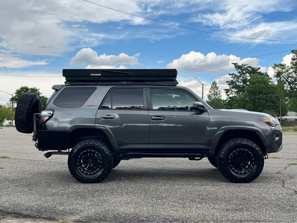 2016 Toyota 4Runner · TRD Off-Road Premium Sport Utility 4D in Denver, CO (photo 4) — photo 4