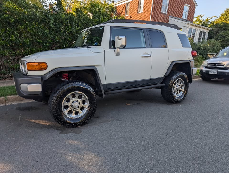 2012 Toyota FJ Cruiser -- Manual, Off-Road Package, Toytec Lift in Arlington, VA (photo 7) — photo 7