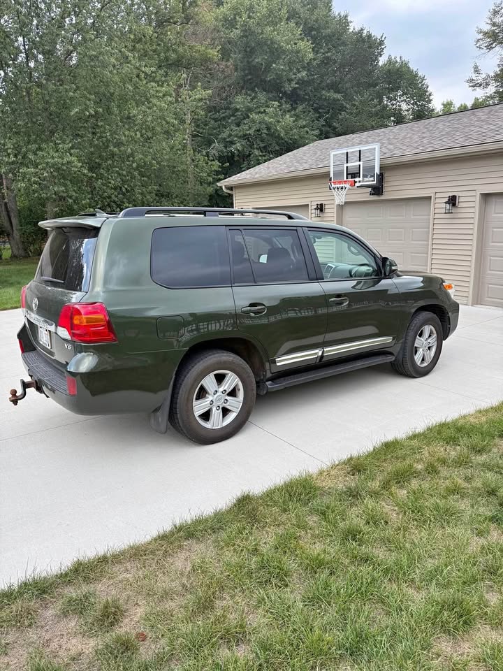 2014 Toyota Landcruiser in Midland, MI (photo 1) — photo 1