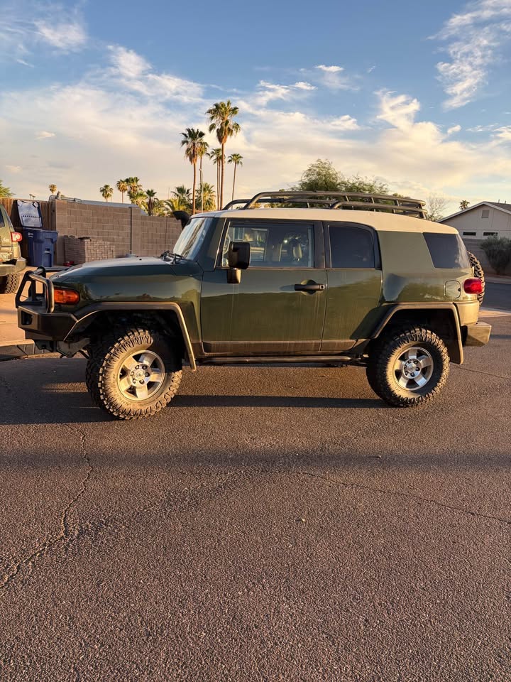 2010 Toyota FJ Cruiser · Sport Utility 2D in Chandler, AZ (photo 2) — photo 2