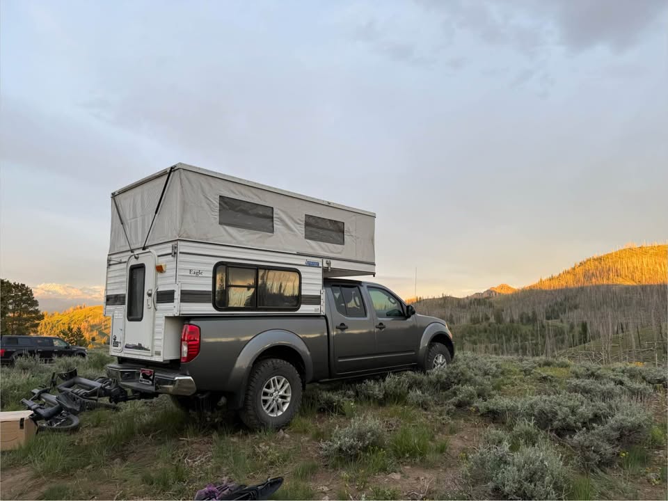 Four Wheel Eagle Pop-Up Truck Camper (photo 1)