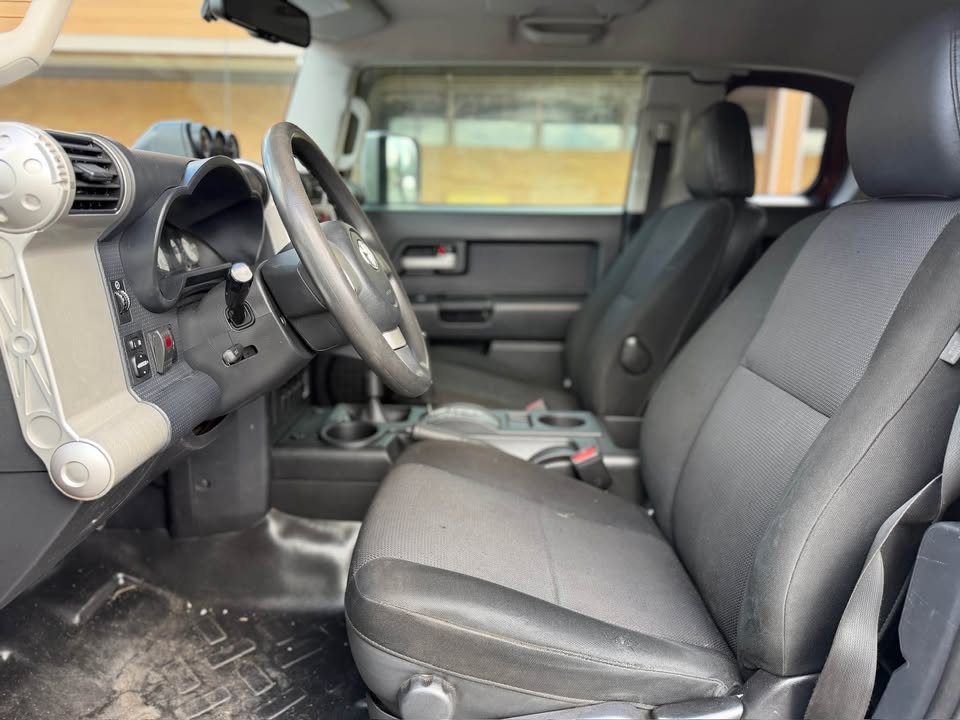 2010 Toyota FJ Cruiser · Sport Utility 2D in Lacey, WA (photo 11) — photo 11