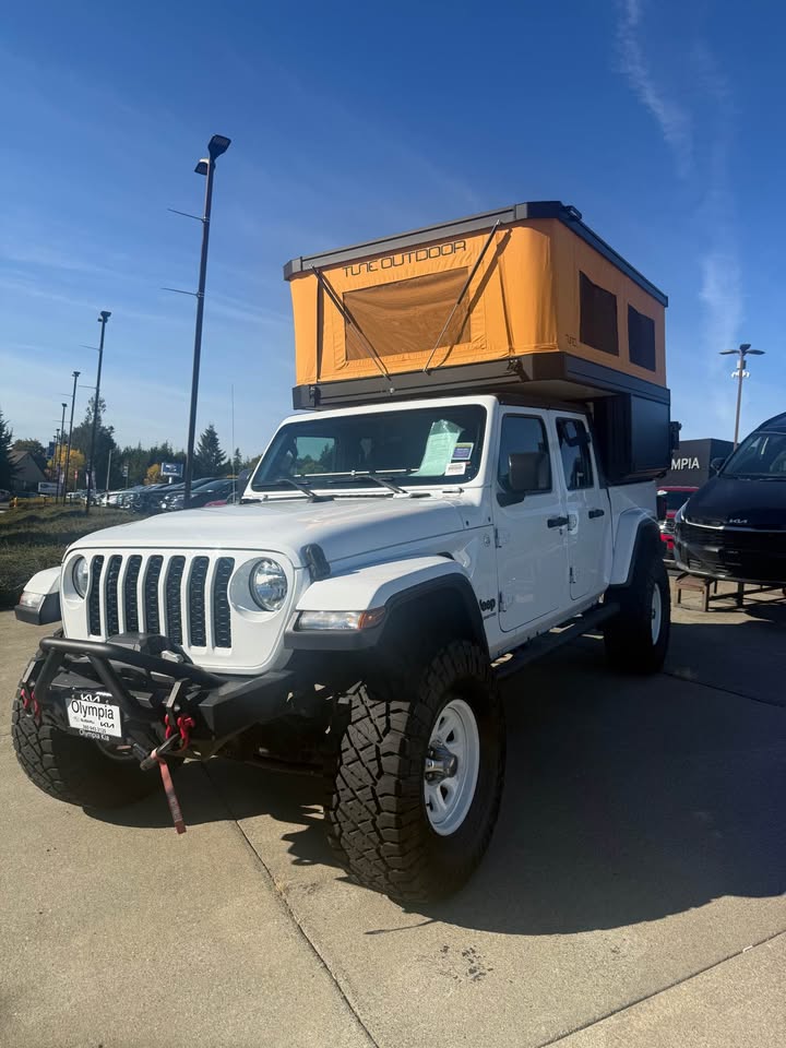 2021 Jeep Gladiator · Sport S Pickup 4D 5 ft in Tacoma, WA (photo 2) — photo 2