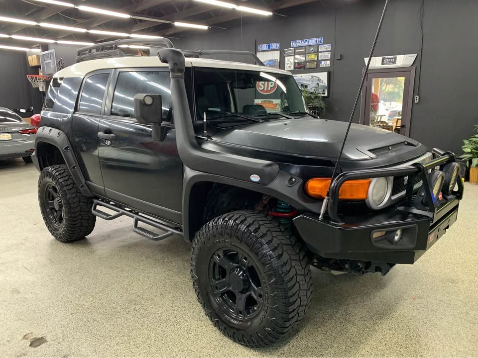 2012 Toyota FJ Cruiser in Aurora, CO (photo 2) — photo 2