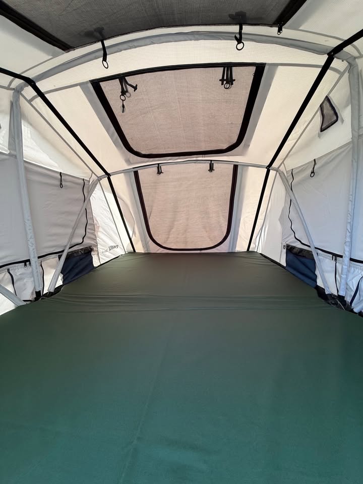 Thule Tepui LoPro 3 Ultra-Low-Profile Rooftop Tent - Excellent Condition in Berthoud, CO (photo 4) — photo 4