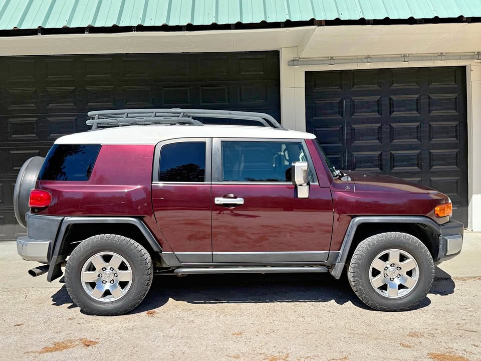 Toyota FJ Cruiser 4WD in Clovis, CA (photo 1)