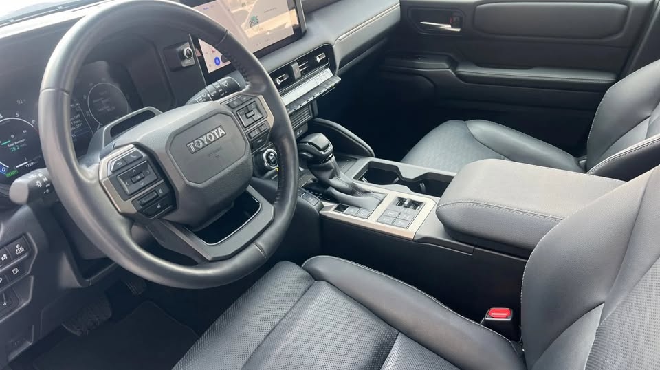 2024 Toyota Landcruiser · Base (photo 9) — photo 9