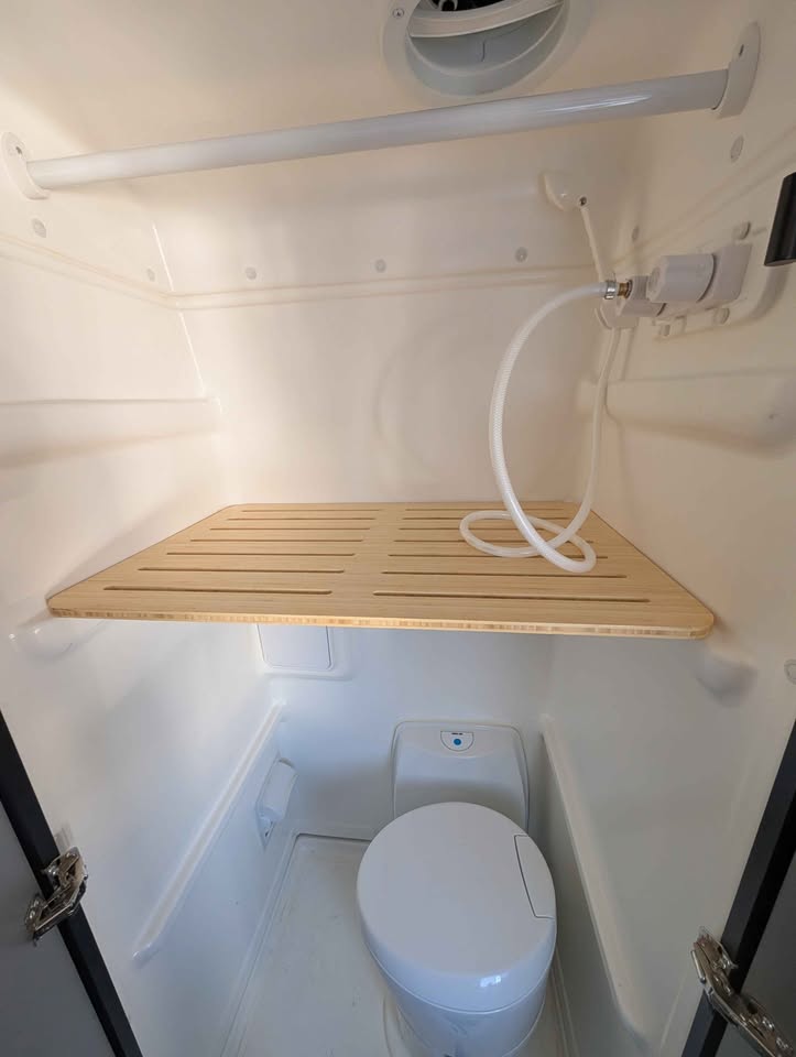 2025 Winnebago Revel Adventure Van 28K in Upgrades extra Lithionics Battery 48V  (photo 8) — photo 8
