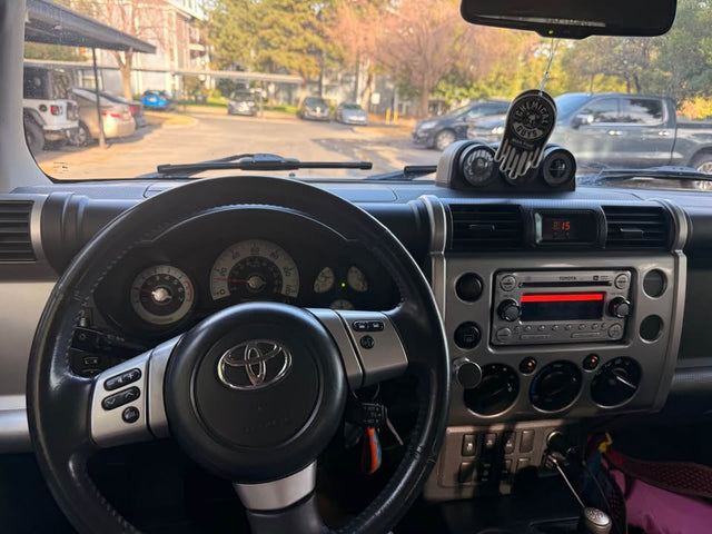 2011 Toyota FJ Cruiser — photo 3