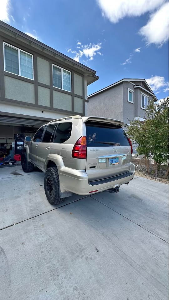 2004 Lexus GX · GX 470 Sport Utility 4D (photo 1)