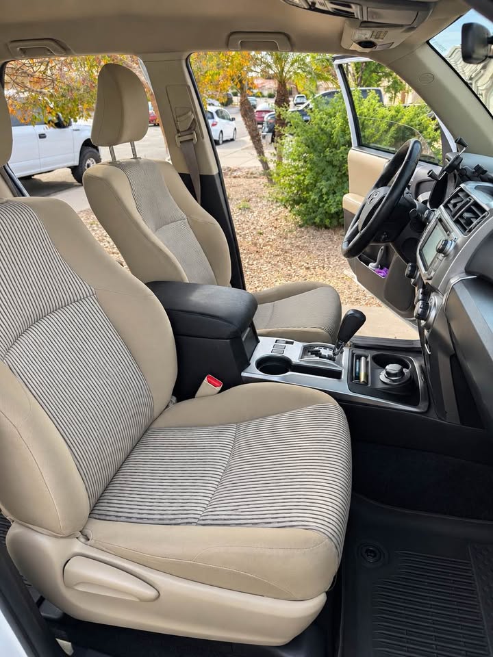 2014 Toyota 4Runner · SR5 Sport Utility 4D in Gilbert, AZ (photo 8) — photo 8