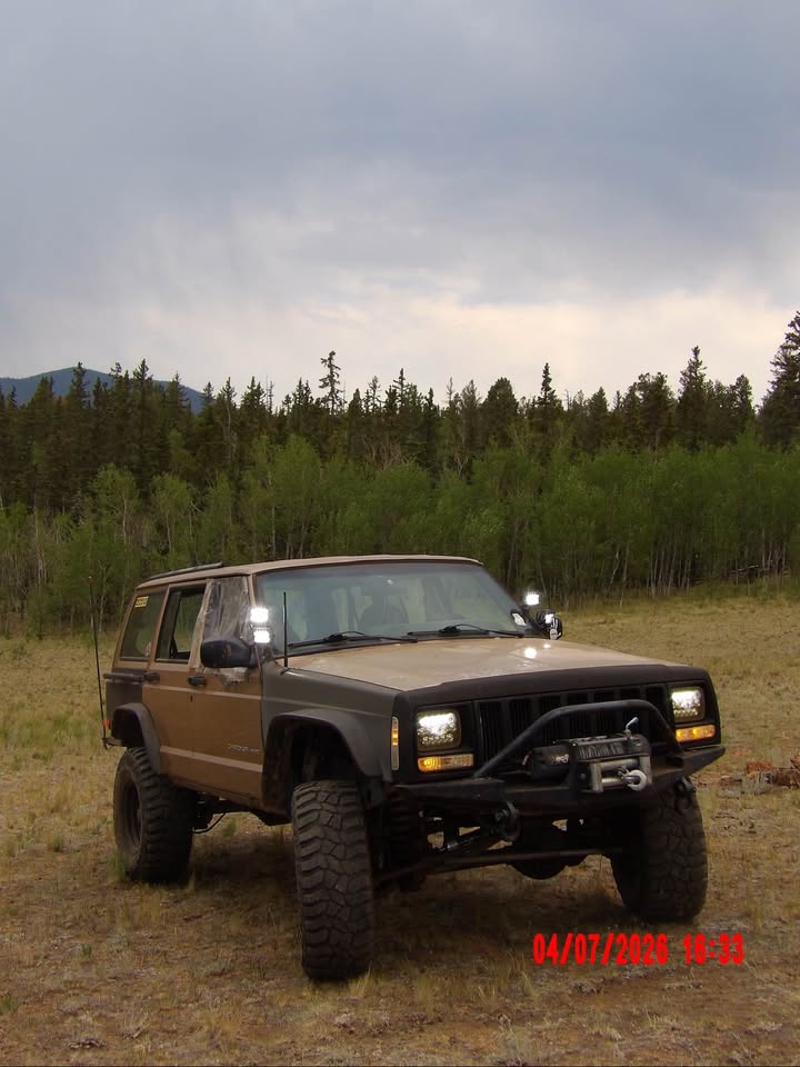 2000 Jeep Cherokee · Sport 4D in Englewood, CO (photo 2) — photo 2