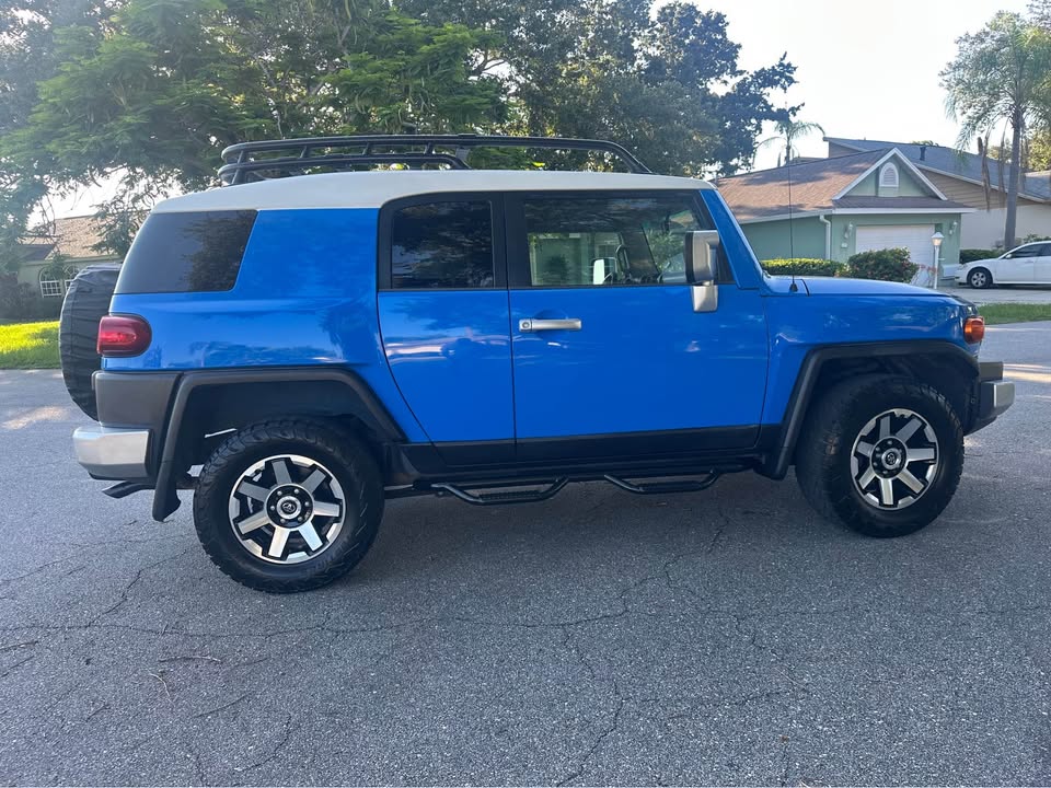 2007 Toyota FJ Cruiser · Sport Utility 2D (photo 6) — photo 6
