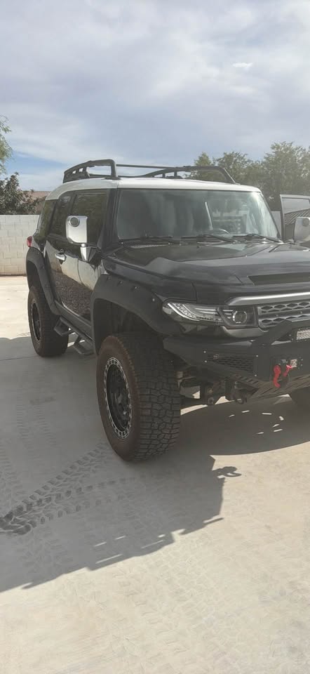 2007 Toyota FJ Cruiser · Black — photo 2