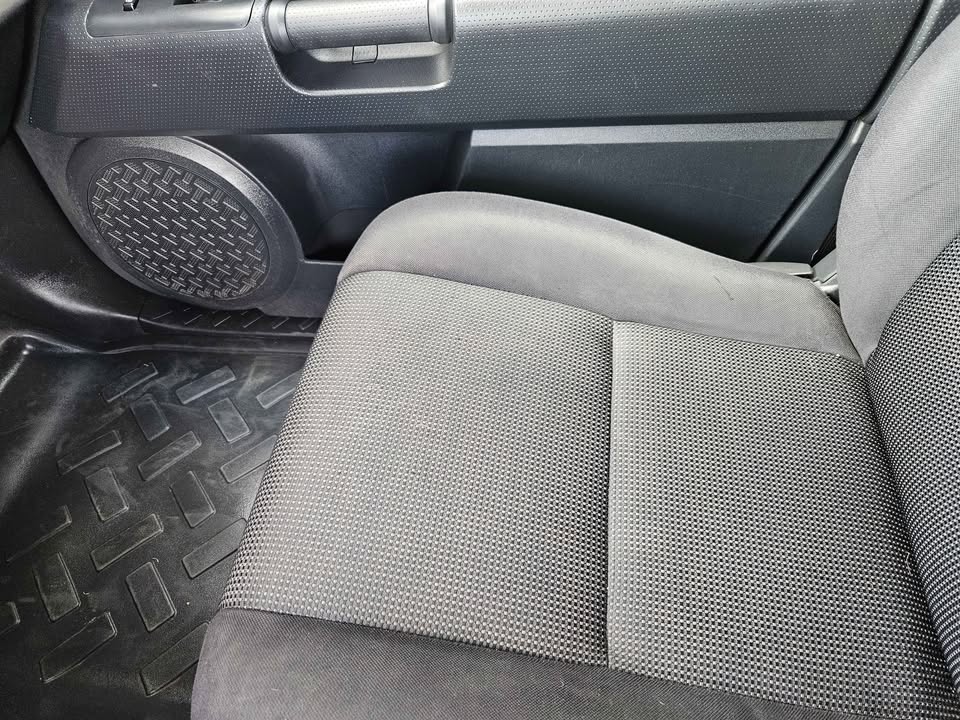 2012 Toyota FJ Cruiser · Sport Utility 2D (photo 12) — photo 12