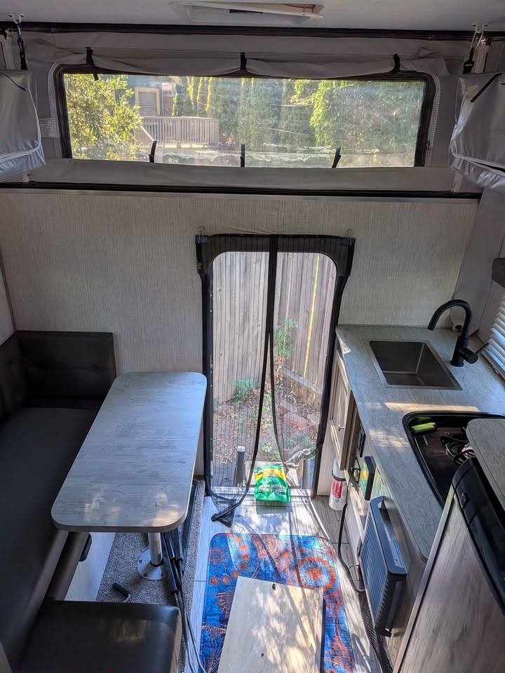 2021 Forest River Palomino SS 550 truck camper in Sacramento, CA (photo 8) — photo 8