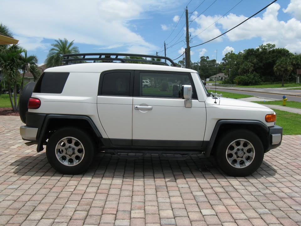 2013 Toyota FJ Cruiser (photo 6) — photo 6