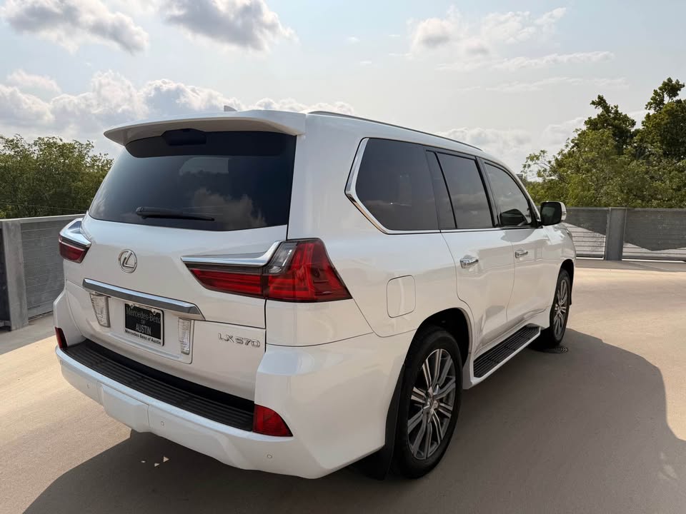 2016 Lexus LX · LX 570 Sport Utility 4D in Austin, TX (photo 4)