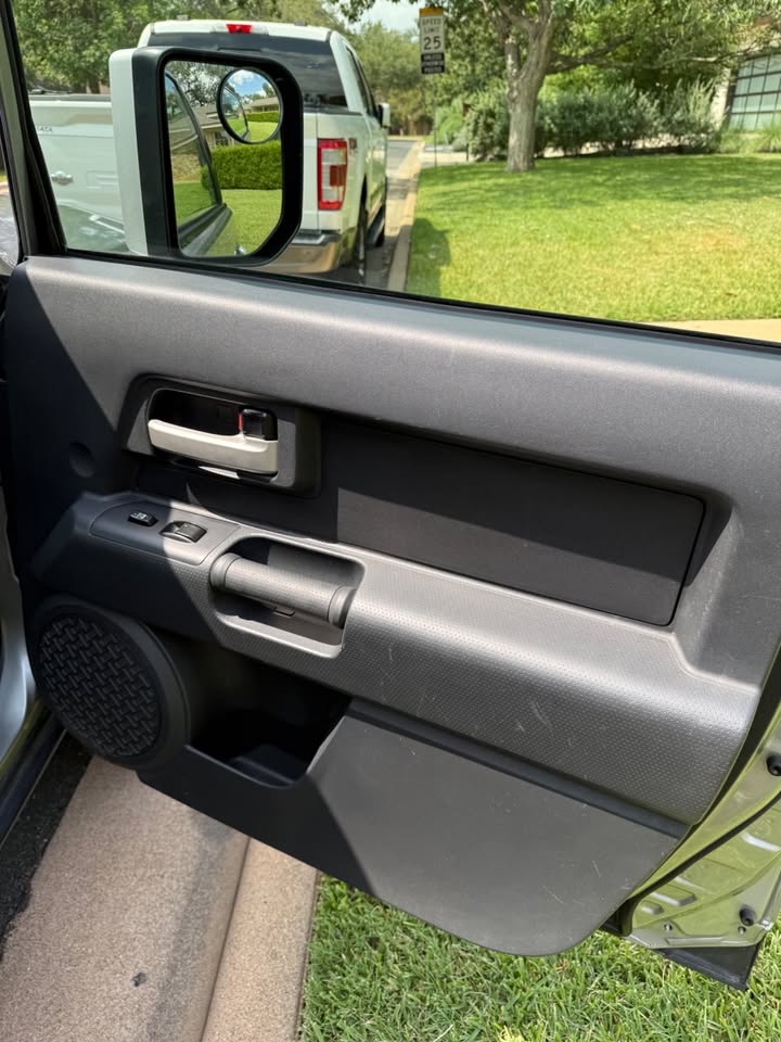 2010 Toyota FJ Cruiser 4WD in Austin, TX (photo 11) — photo 11