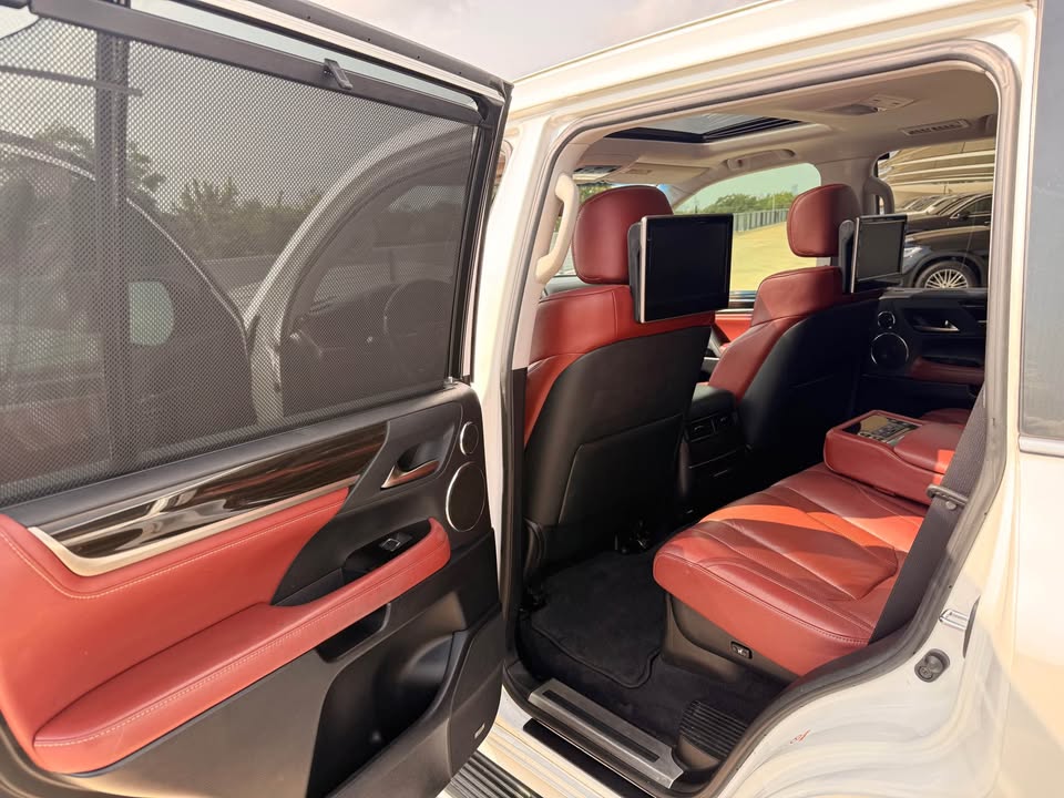 2016 Lexus LX · LX 570 Sport Utility 4D in Austin, TX (photo 10)