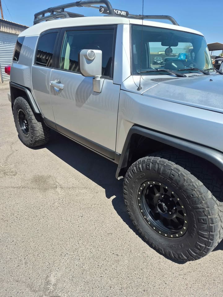 Toyota FJ Cruiser in Scottsdale, AZ (photo 3) — photo 3