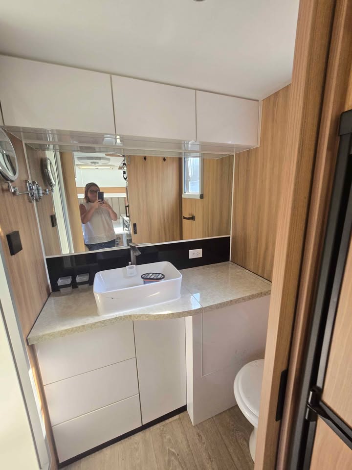 Black Series HQ19 Travel Trailer (photo 10) — photo 10
