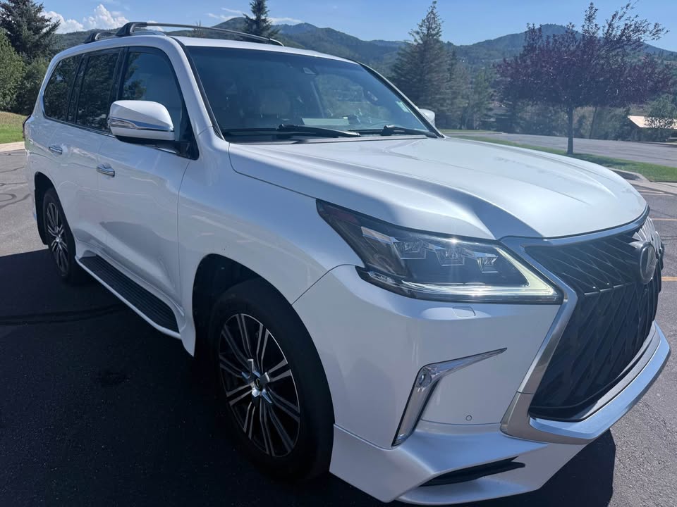 2020 Lexus LX · LX 570 Sport Utility 4D (photo 6) — photo 6