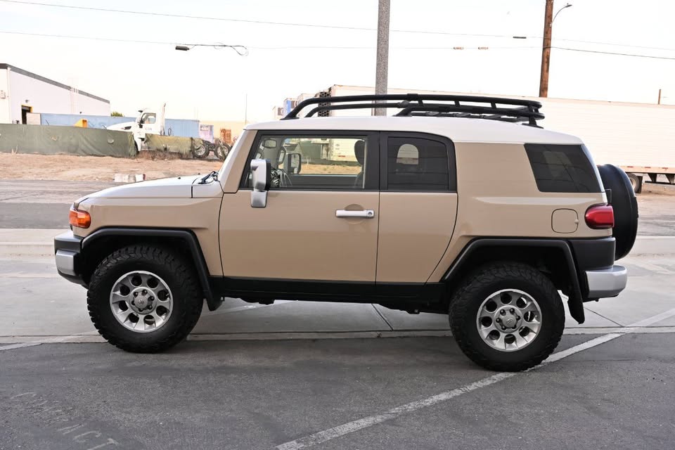 2013 Toyota FJ Cruiser · 4WD in Montclair, CA (photo 4) — photo 4