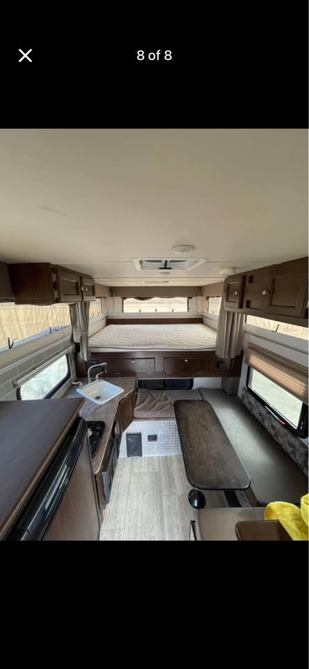 Palomino SS 1200 Truck Camper in Woodland Hills, CA (photo 7)