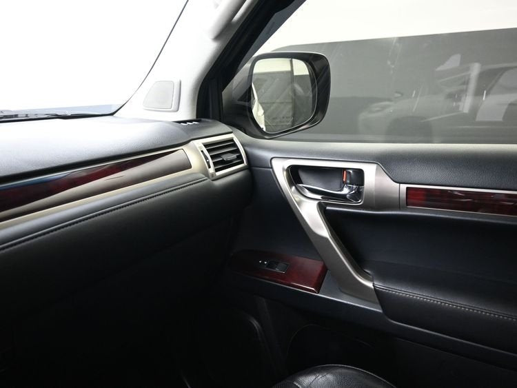 2016 Lexus GX 460 in Renton, WA (photo 9) — photo 9