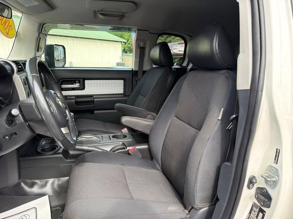 2008 Toyota FJ Cruiser in Paris, KY (photo 9) — photo 9