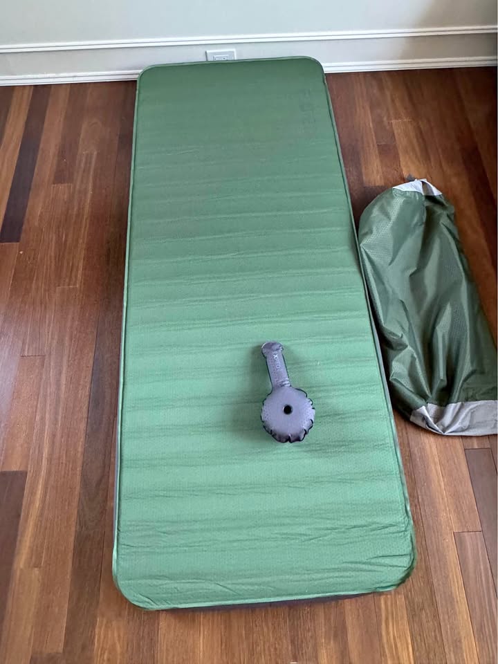 EXPED MegaMat 10 LxW Self-Inflating Camp Pad + Mini Pump & Sack in Redmond, WA (photo 1)
