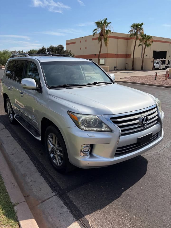 2014 Lexus LX 570 in Chandler, AZ (photo 4)