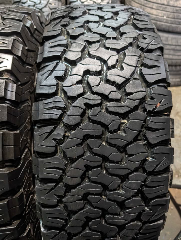 LT285/70R17
Bfgoodrich KO2 Tires $950 Set of 5 in Northlake, IL (photo 3) — photo 3