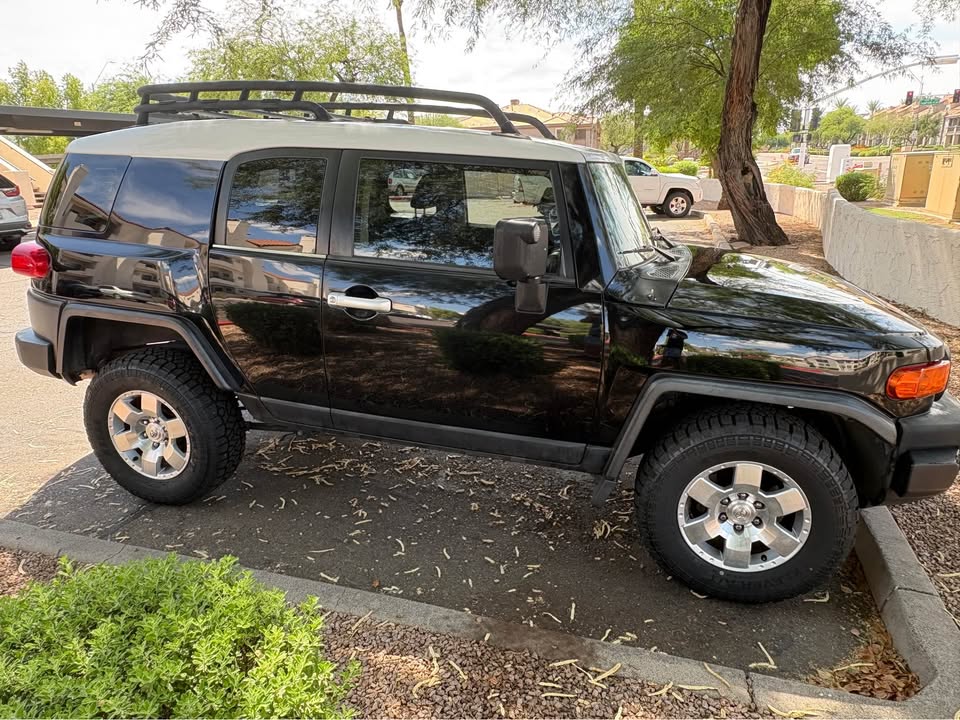 2007 Toyota FJ Cruiser · Sport Utility 2D (photo 7) — photo 7