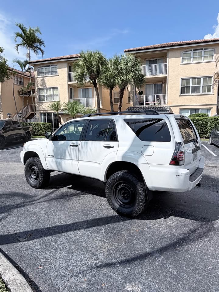 2006 Toyota 4Runner · SR5 Sport Utility 4D in Fort Lauderdale, FL (photo 5) — photo 5