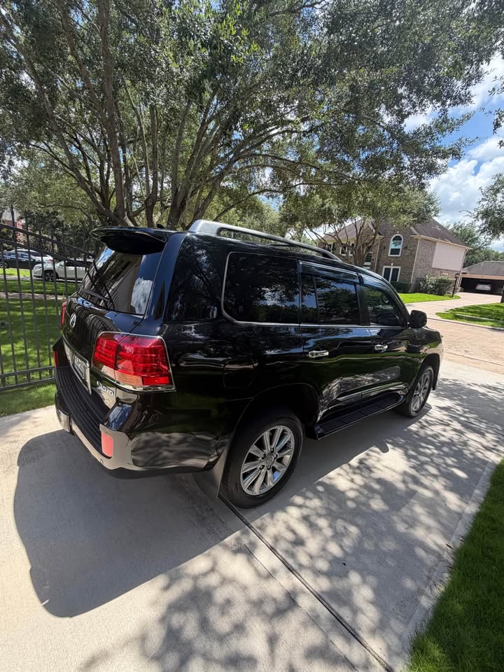 2010 Lexus LX · Lx570 in Sugar Land, TX (photo 4) — photo 4