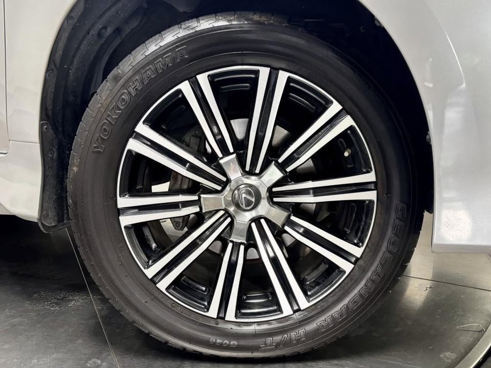 2018 Lexus LX LX 570 | DUAL REAR DVD | MARK LEV. SOUND in Portland, OR (photo 10) — photo 10