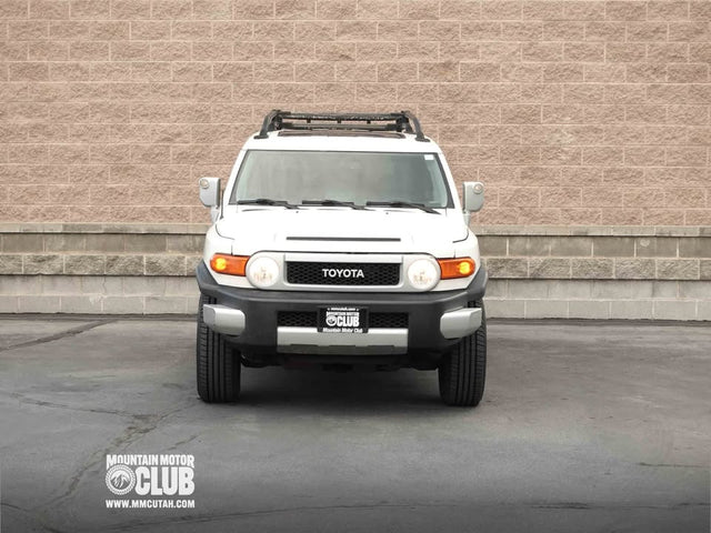 2010 Toyota FJ Cruiser — photo 2