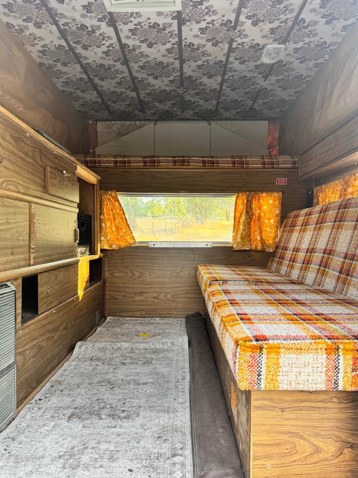 1988 Four Wheel Campers hawk (photo 4) — photo 4