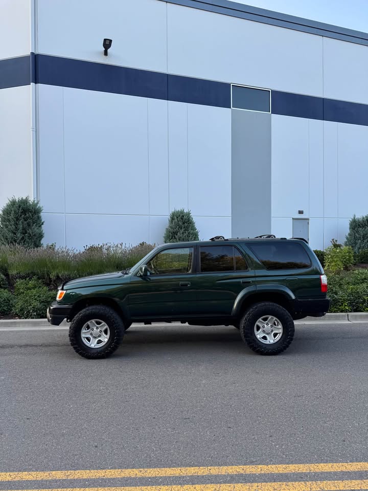 2001 Toyota 4Runner · SR5 Premium Sport Utility 4D in Edgewood, WA (photo 5) — photo 5