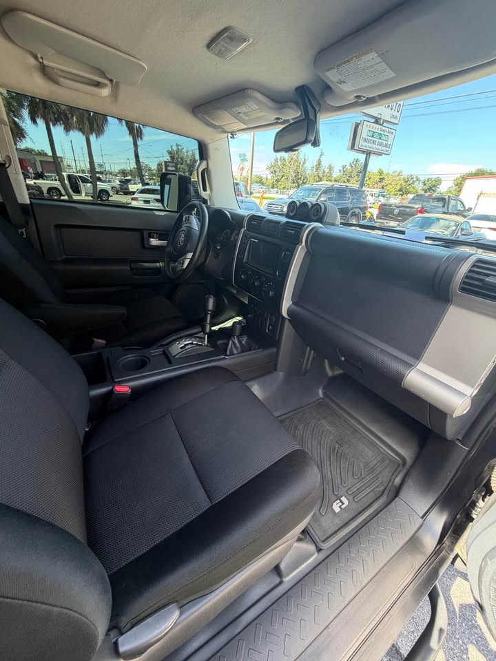 2011 Toyota FJ Cruiser · 4X4 40,000 MILES in Tampa, FL (photo 12) — photo 12