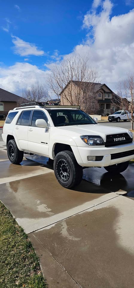 White Toyota 4Runner Limited 4x4 w/ Roof Rack & Light Bar — photo 2