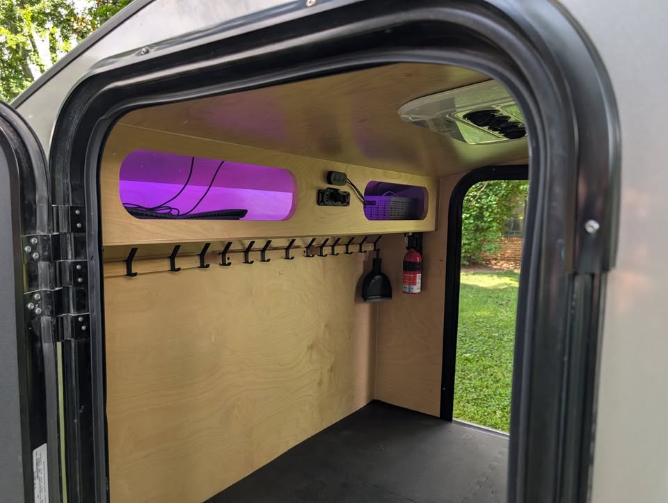 2022 Hiker Trailer 5X10 Mid-Range Delux in Louisville, KY (photo 8) — photo 8