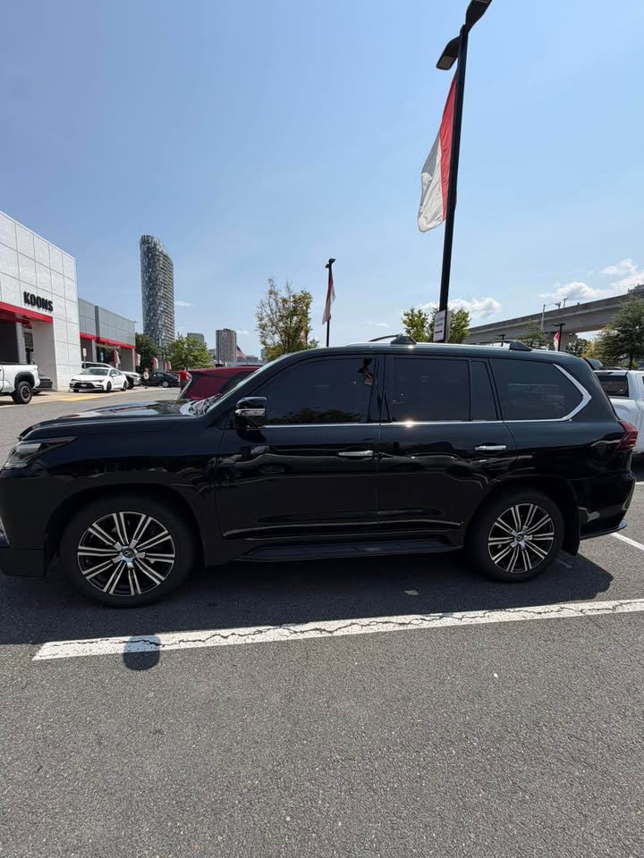 2020 Lexus LX · LX 570 Sport Utility 4D (photo 7) — photo 7