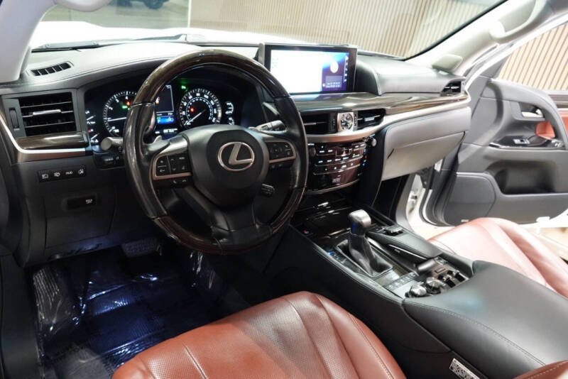 2016 Lexus lx570 4wd loaded dvd's method wheels rhino rack in Portland, OR (photo 12) — photo 12